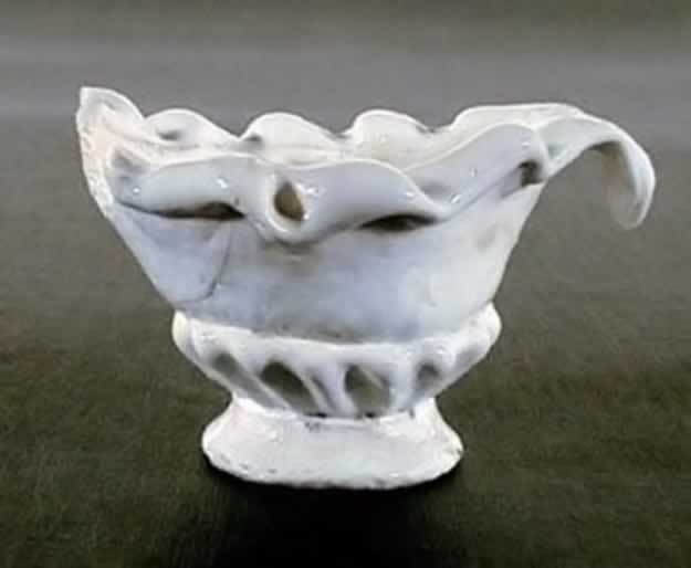 Gallé, Musée de l'École de Nancy Photo. Soupière en verre blanc.