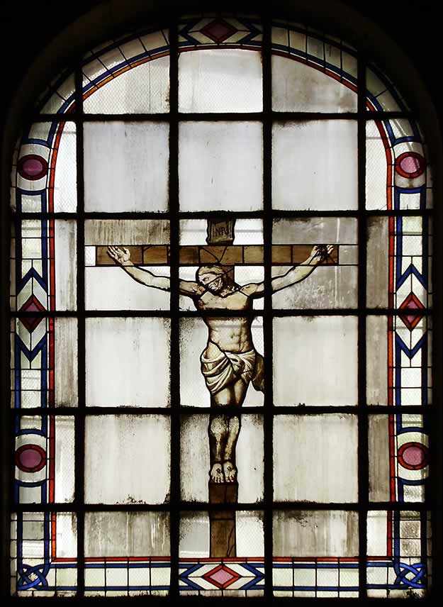 Photo. Vitrail, Christ en croix