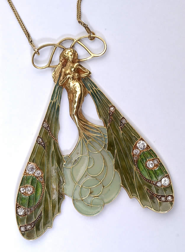 Photo. René Lalique, pendentif Femme libellule, ailes ouvertes