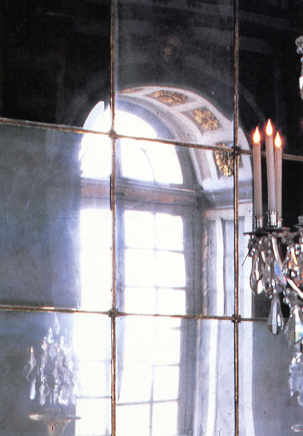 Photographie : Château de Versailles, Grande Galerie, miroir étamé au mercure (détail)
