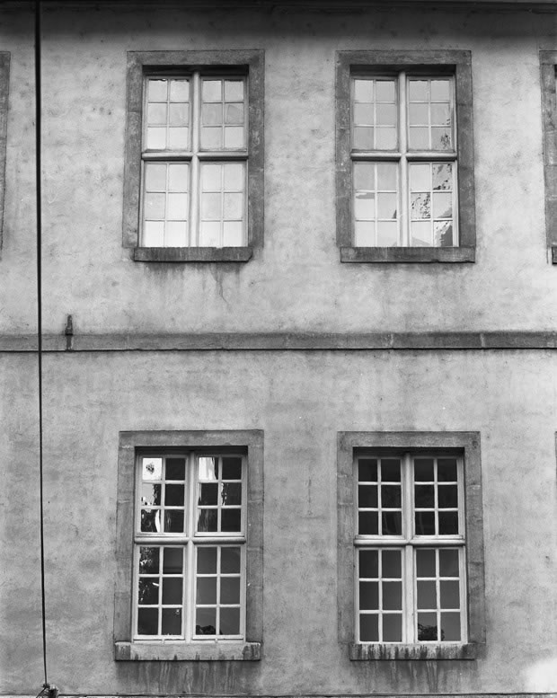 Photo : Besançon, Grand séminaire, croisées de fenêtre, crédit J. Mongreville, Inventaire général / ADAGP