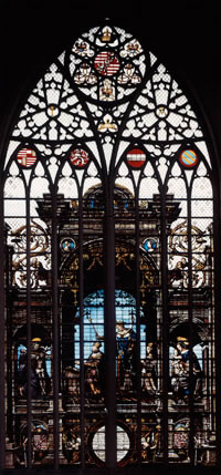 Photographie : Bruxelles, cathédrale Saints-Michel-et-Gudule, transept, vitrail de Marie de Hongrie et Louis II Jagellon (copyright IRPA/KIK)