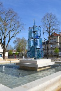 Sculpture urbaine en verre à Troyes