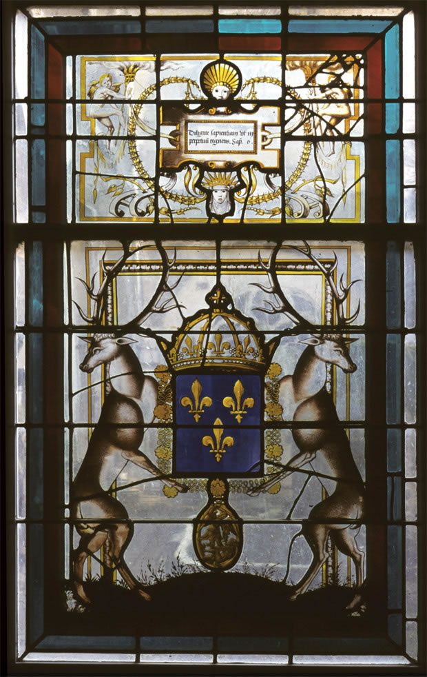 Photographie. Rouen, Musée des Antiquités de la Seine-Maritime : partie gauche du vitrail de la Maison des Orfèvres (photo M. Hérold)