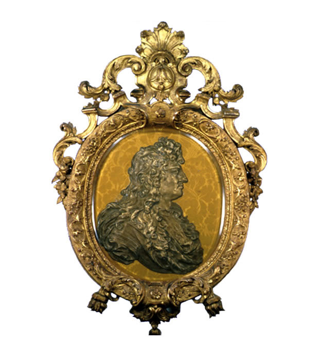Photographie : Portrait-médaillon de Louis XIV, en verre coulé, par Bernard Perrot