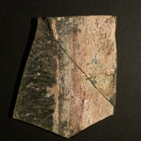 Fragments de verre à vitre avec traces de peintures, villa de Villers-le-Bouillet (photos Jean-Marc Baczkowski, Musée du Verre Curtius, Liège).