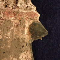 Fragments de verre à vitre avec traces de peintures, villa de Villers-le-Bouillet (photos Jean-Marc Baczkowski, Musée du Verre Curtius, Liège).
