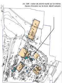 Relevé : Serris les Ruelles, nécropole, emplacement des fragments de verre et du ruban de plomb (Crédit F. Gentili / INRAP)